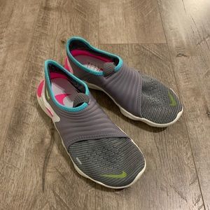 Women’s Nike Frees 7.5